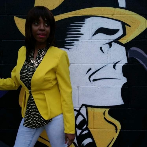 Meet your Posher, Elle - Picture 1 of 4